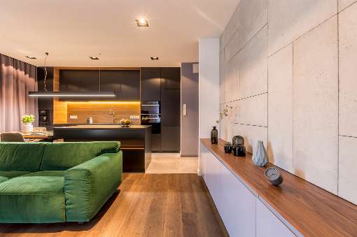 Photo 3: A deliberate mix of wood and other materials and color combination is the trend in modern living. Photo: ground picture/shutterstock.com